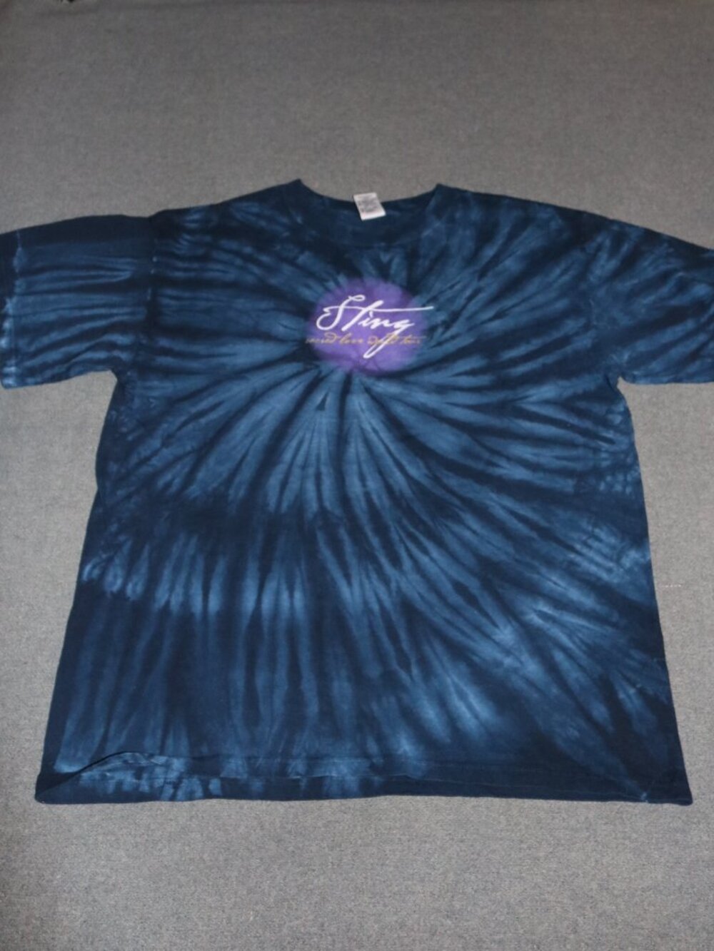 Sting T-shirt Mens Medium Blue Tie Dye 2004 Sacred Love World Tour The Police - Picture 1 of 7